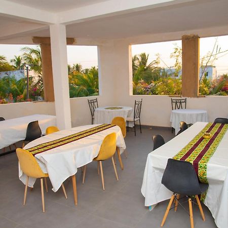 Chambres D'Hotes Villa Luciana Saly Ruang foto