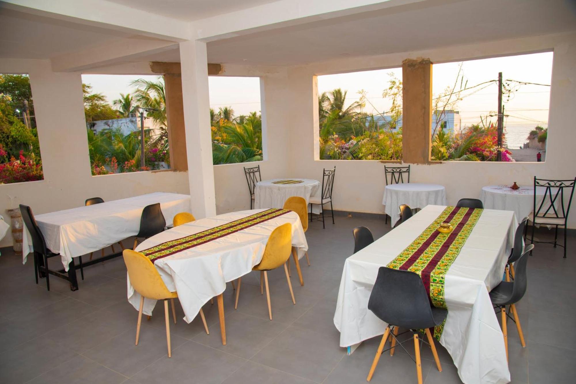 Chambres D'Hotes Villa Luciana Saly Ruang foto